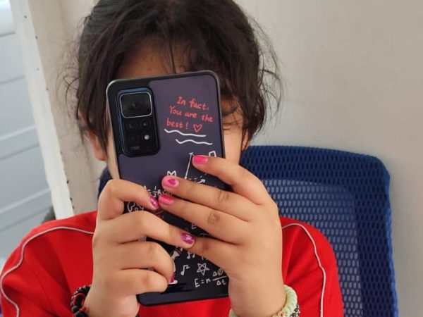 ¿Mucha pantalla? Adicción al celular altera desarrollo de niños en Guanajuato