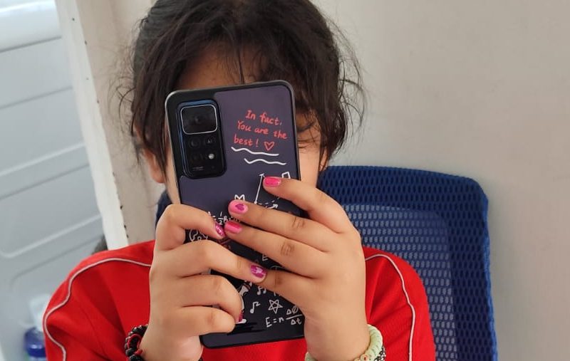Addicción al celular afecta al desarrollo de los niños en Guanajuato