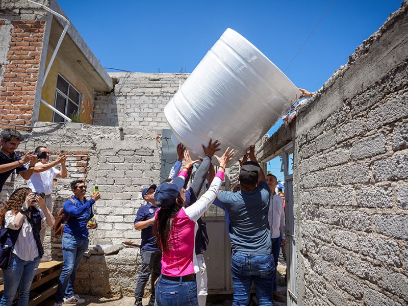 León: Dotan de tinacos y tomas comunitarias de agua a la comunidad Noria de Septién