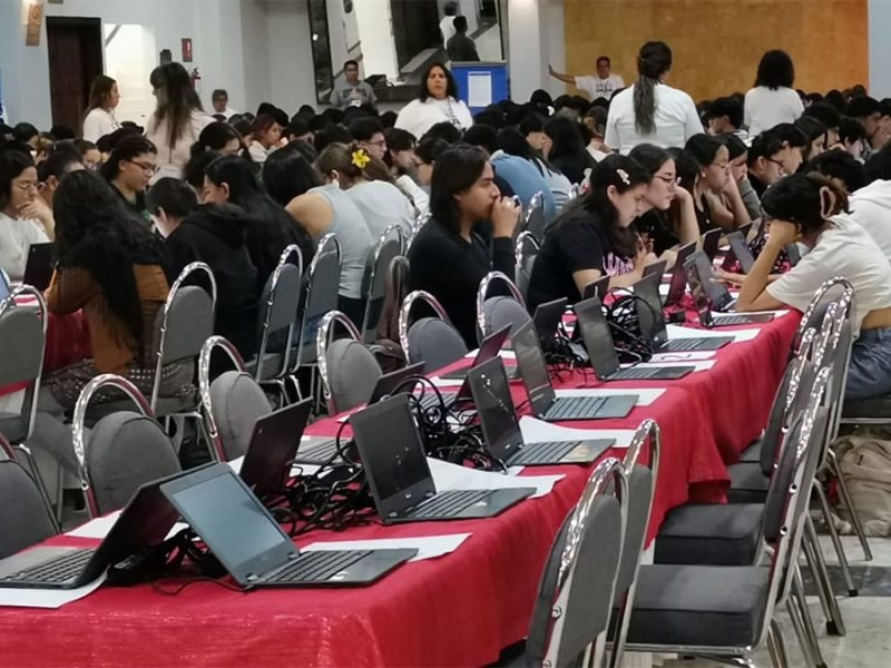 Madrugan en León por reaplicación del examen de la UNAM