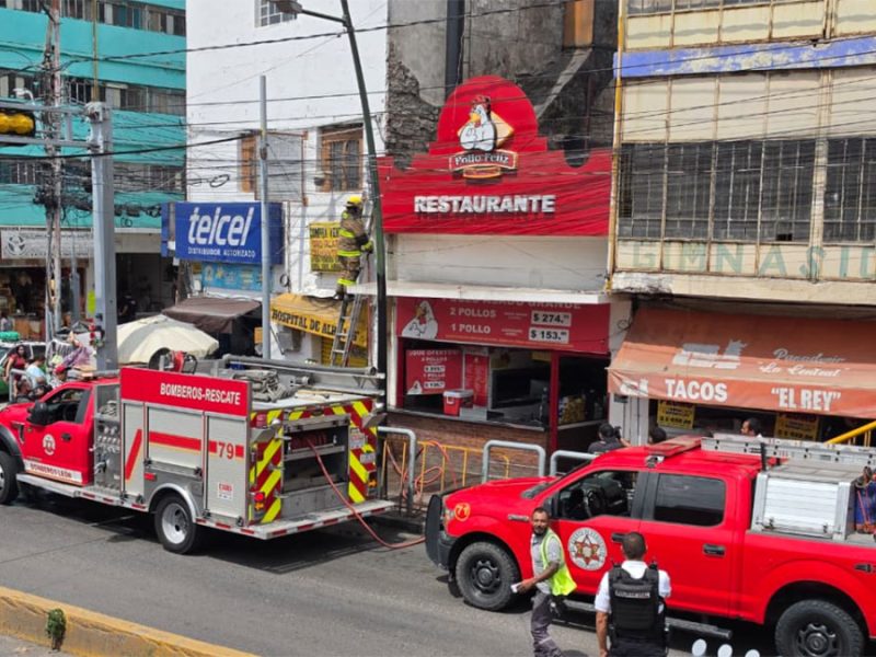 Accidente con aceite ocasiona incendio en Pollo Feliz de la Miguel Alemán en León