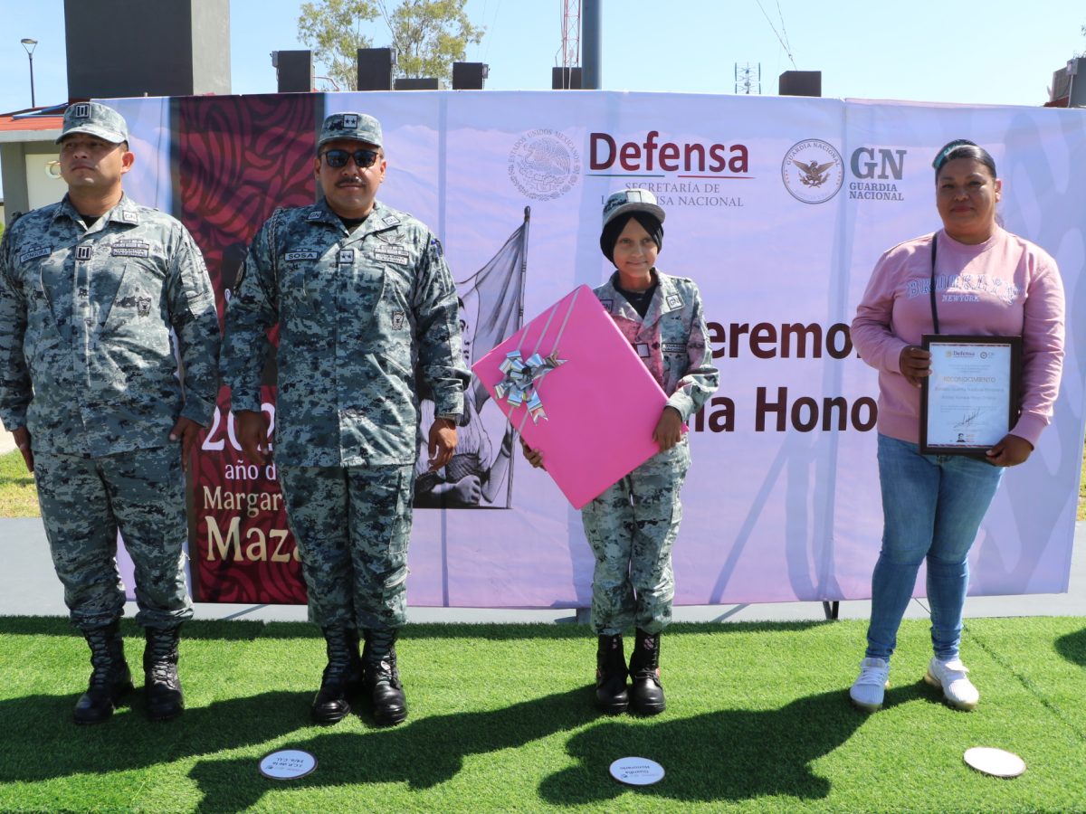 Nombran a niña Ashley como Soldado Honoraria por valiente batalla al cáncer