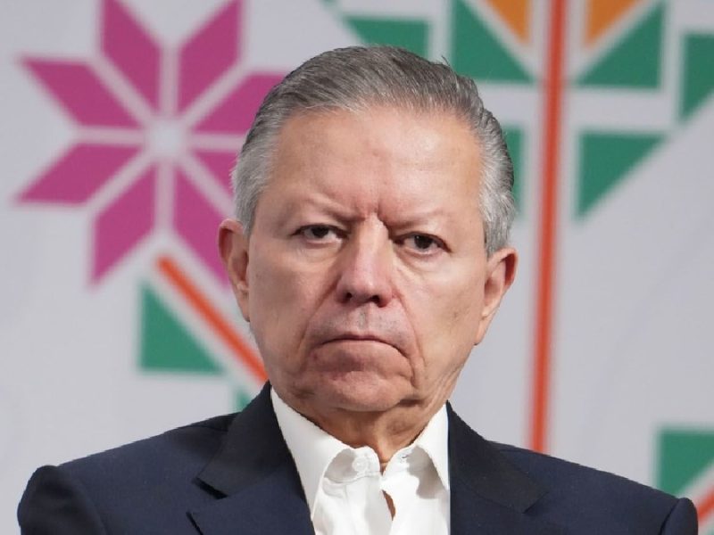 Explica Arturo Zaldívar cuándo una orden de aprehensión frena una candidatura