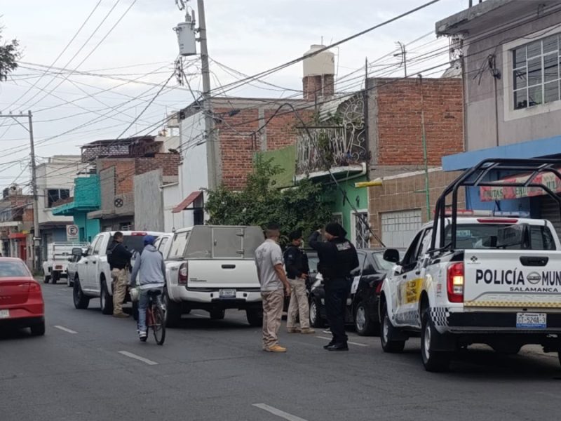 Usa machete para atacar a familiares en Salamanca: Mata a mujer y hiere a hombre; la Policía le dispara