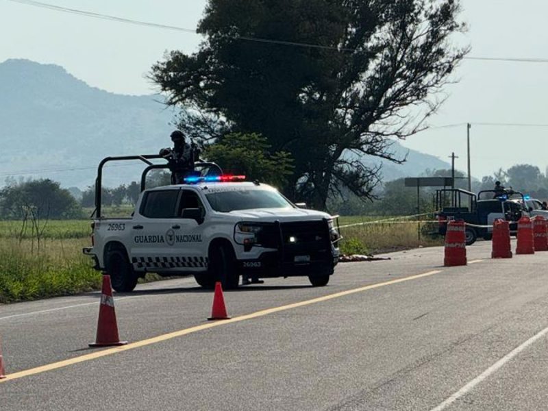 Automovilistas pasan sobre hombre muerto: Lo abandonan en carretera Salvatierra-Yuriria