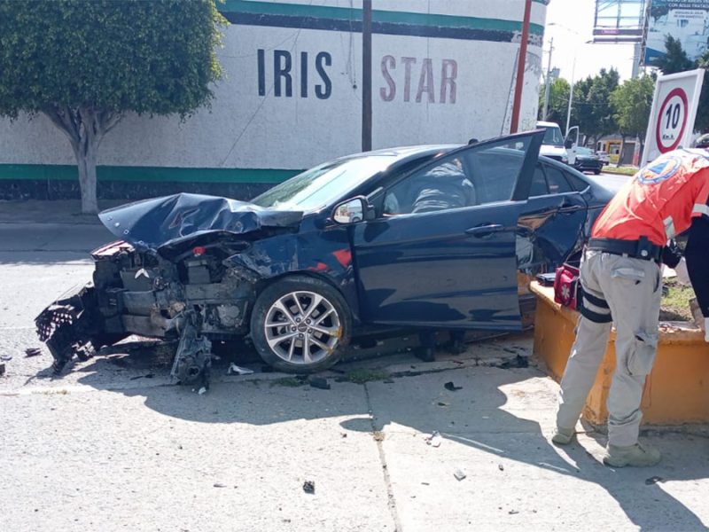 Choque en San Francisco del Rincón deja lesionados a adulto mayor y un hombre