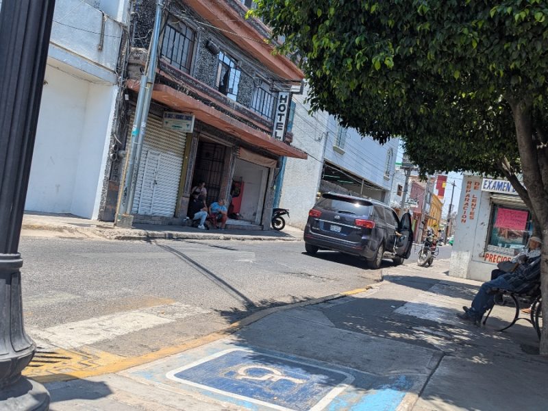 Trabajadoras sexuales denuncian presunto robo y extorsión de policías en Irapuato
