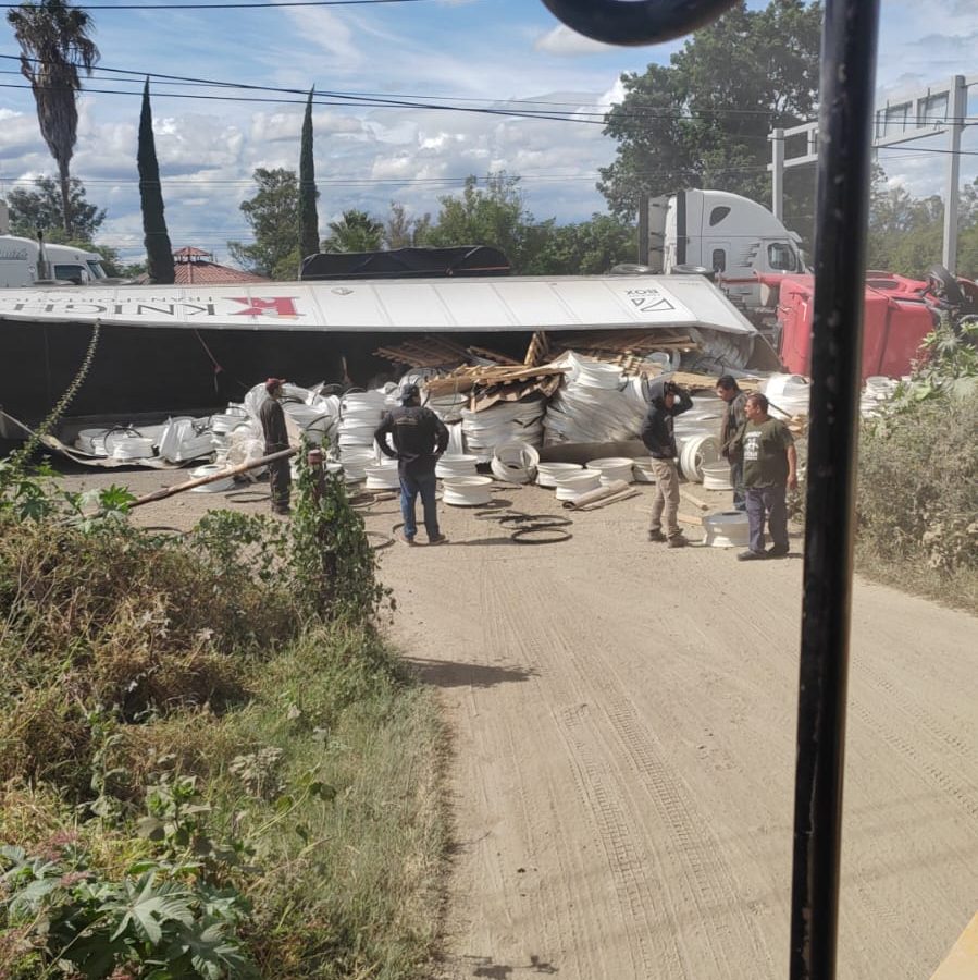 Se registran dos accidentes en la carretera Abasolo-Irapuato