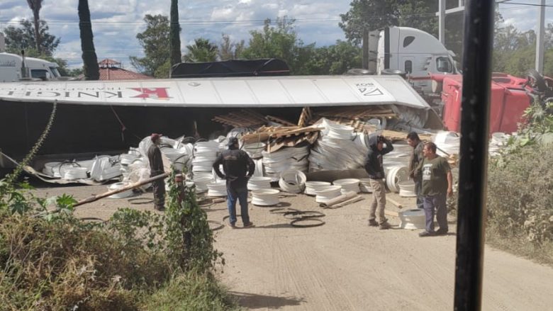 Se registran dos accidentes en la carretera Abasolo-Irapuato