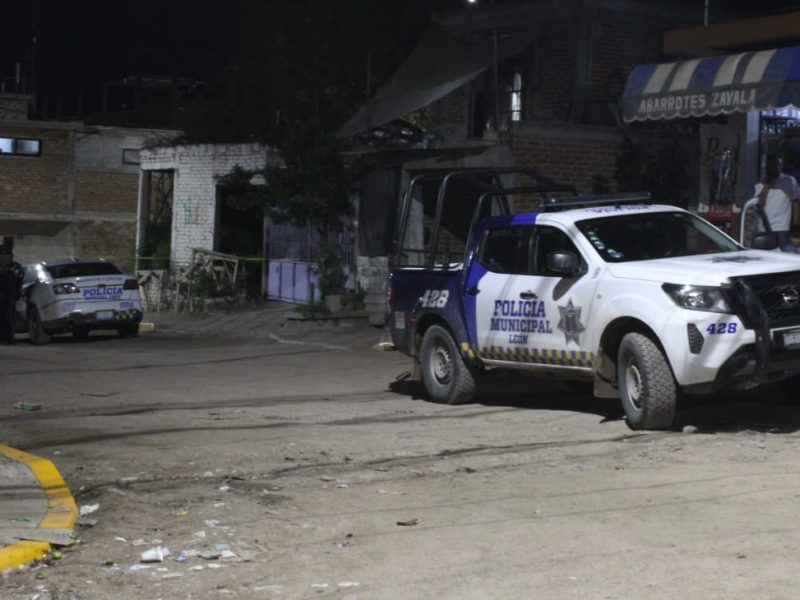 Riña entre pandillas en León deja tres jóvenes baleados