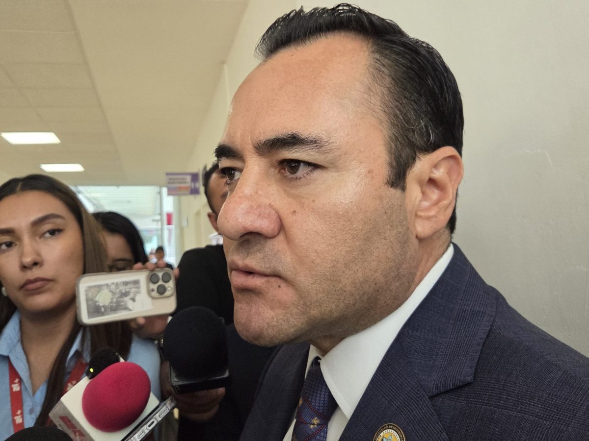 Investigan a policías de las FSPE por agredir a reportero en Comonfort