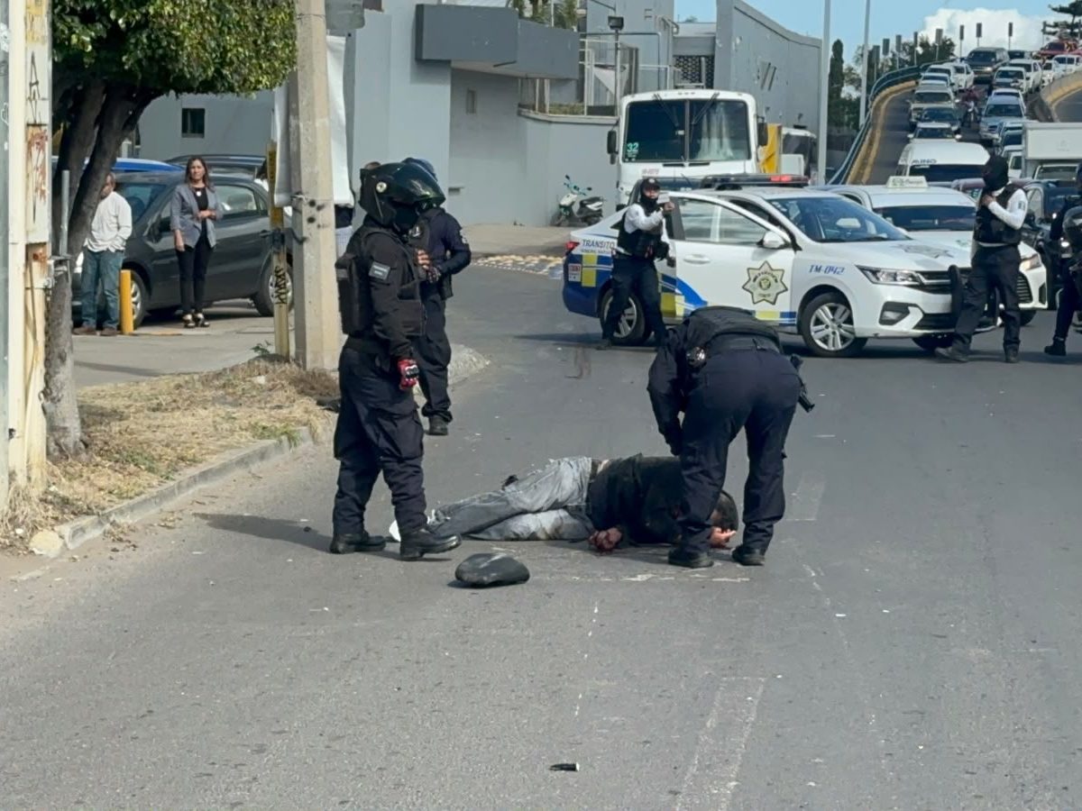 Persiguen, balean y golpean a dos asaltantes tras atraco en Irapuato