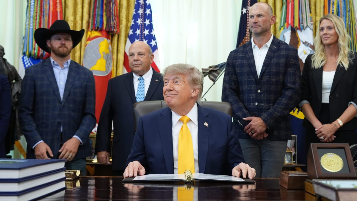 Trump amaga con frenar comercio con México