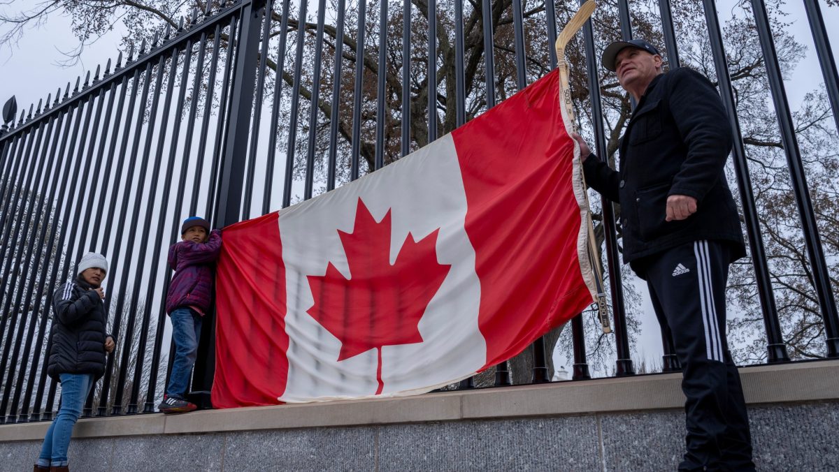 Trump prohíbe importar lácteos y bebidas de Canadá tras nuevos aranceles