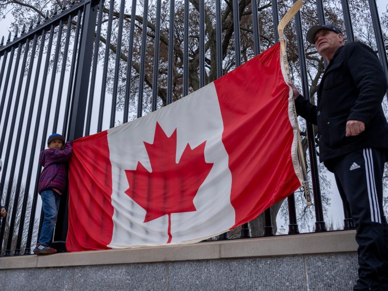 Trump prohíbe importar lácteos y bebidas de Canadá tras nuevos aranceles
