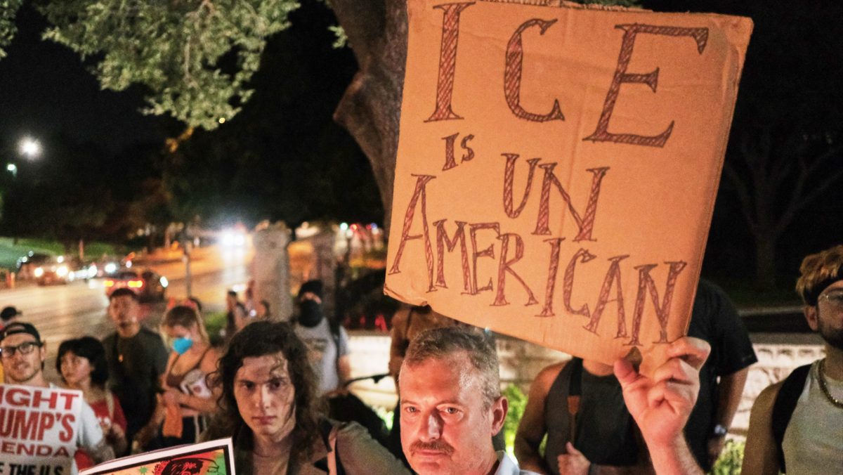 Exige Amnistía Internacional disolver el ICE por abusos y perfilamiento de migrantes