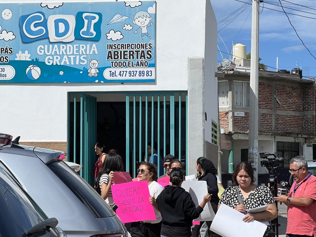 Madres exigen justicia por presunto abuso de niña en guardería del IMSS en León