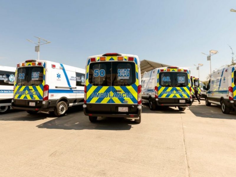 León adjudica cinco ambulancias por 8.2 millones; regidora cuestiona especificaciones