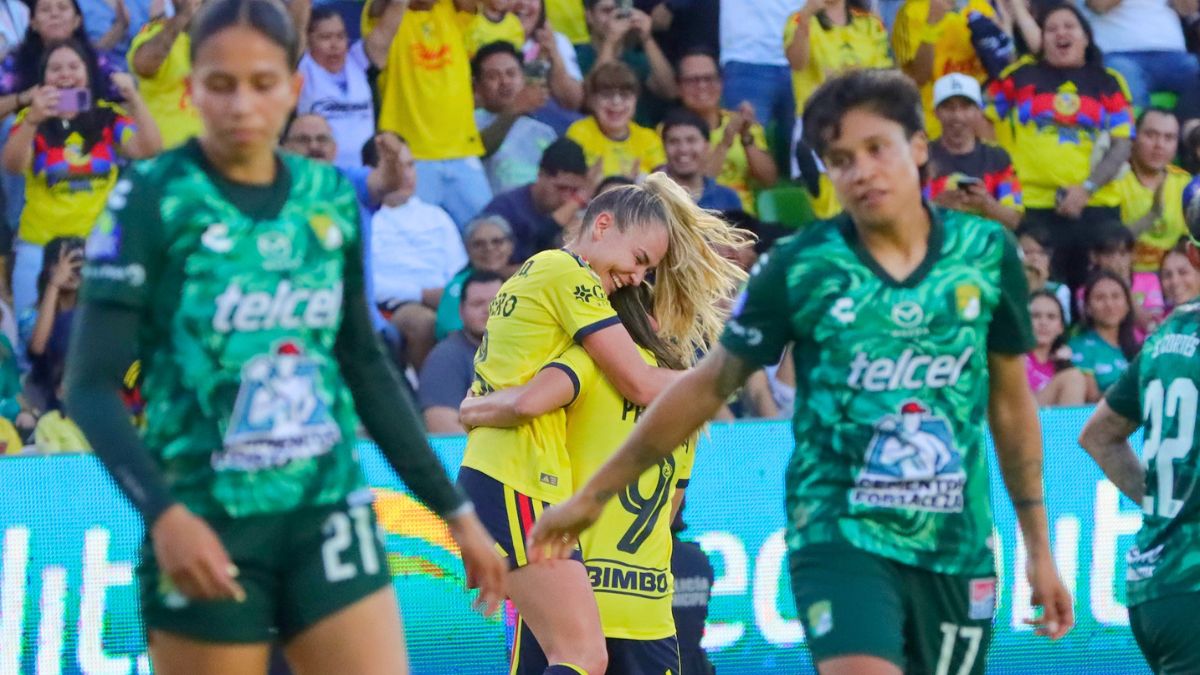 América Femenil celebra en el Nou Camp. Mary Ochoa.