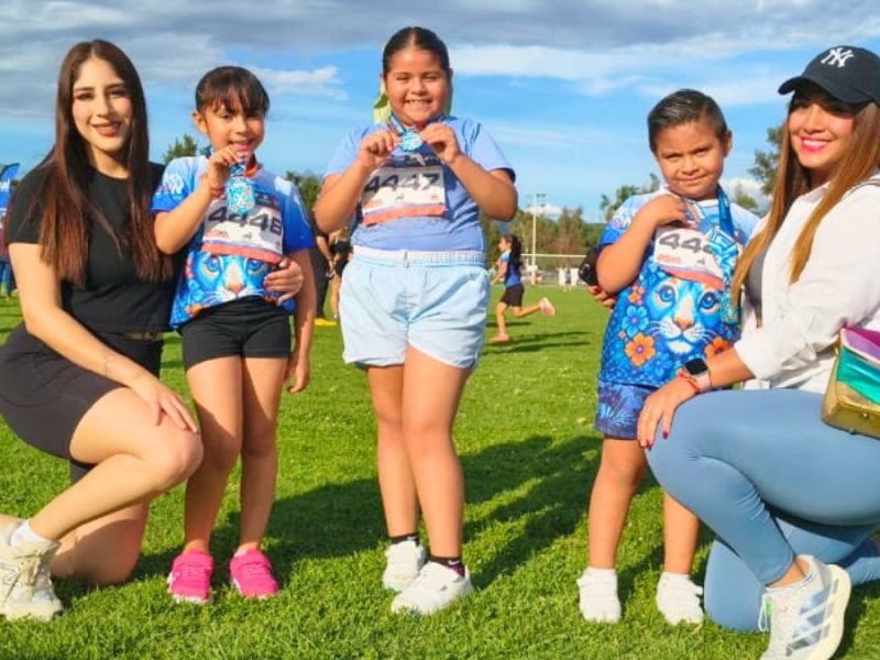 Cientos de familias abarrotan la Enrique Fernández Martínez y encienden el Maratón 450