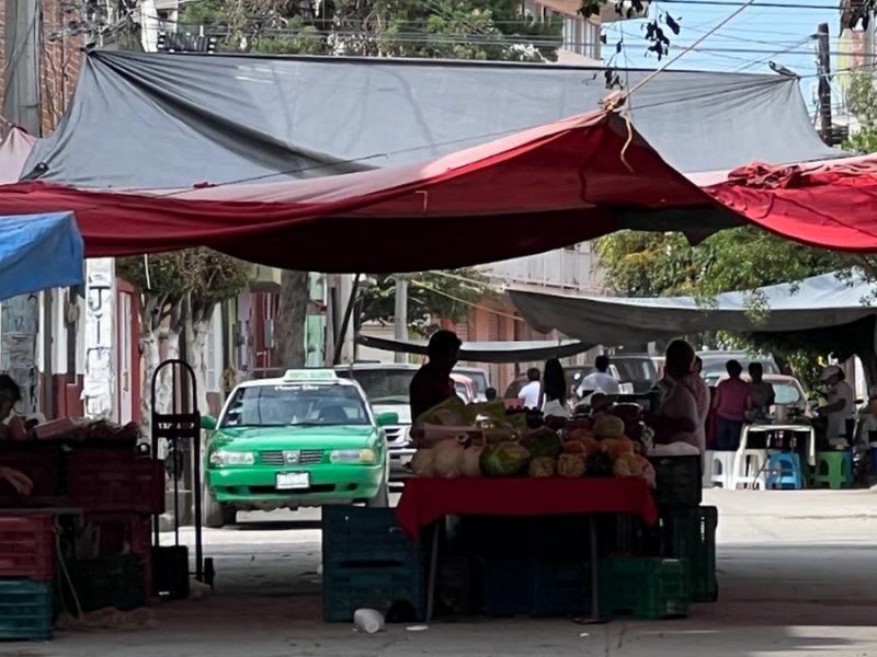 Otro ataque, le disparan a joven y corre hacia los puestos de un tianguis en León