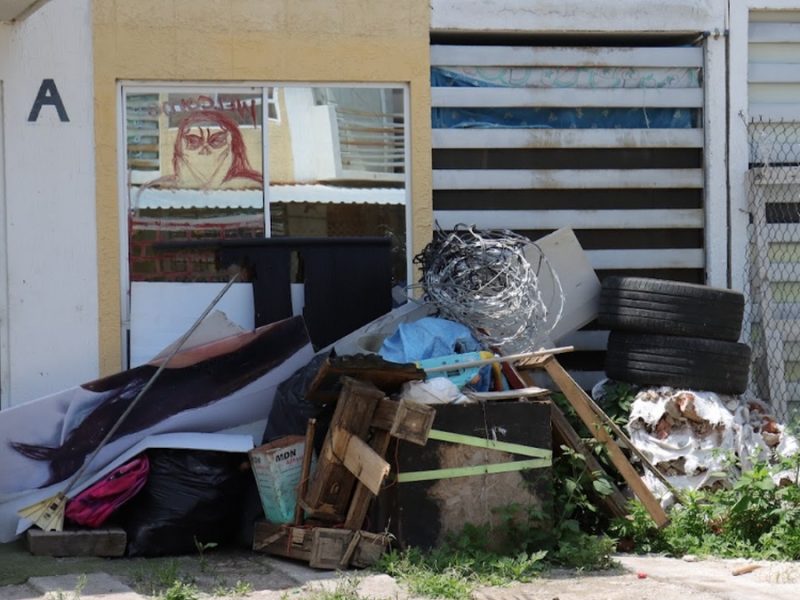 Vecinos de Brisas del Campestre denuncian basura, falta de agua y ocupación de casas