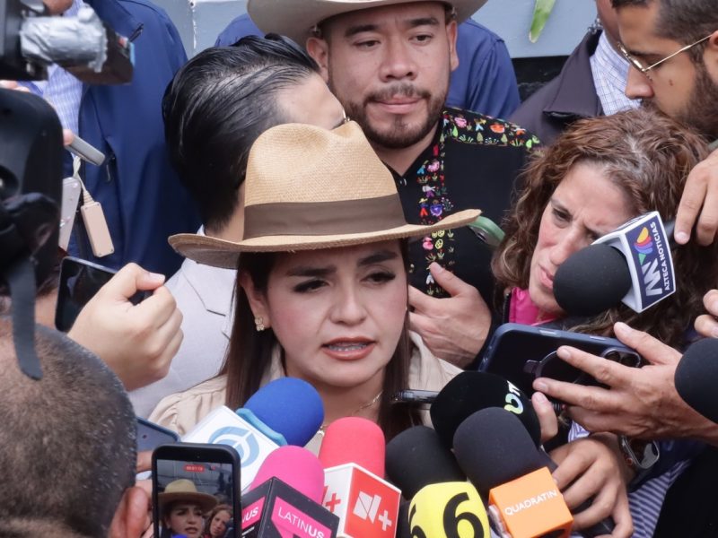 Grecia Quiroz pide a FGR investigar crimen de Carlos Manzo; Sheinbaum rechaza reunirse con ella