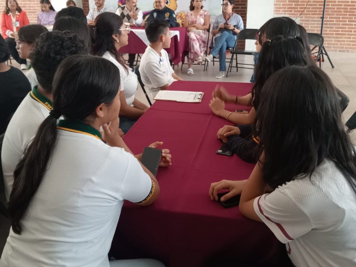 ¿Usas la IA como psicólogo? Expertos en Celaya alertan riesgos de usarla como refugio