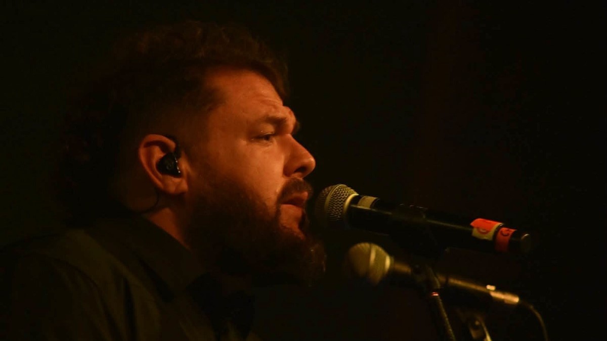 David Velasco vocalista de Porter durante su concierto en Foro Paruno León