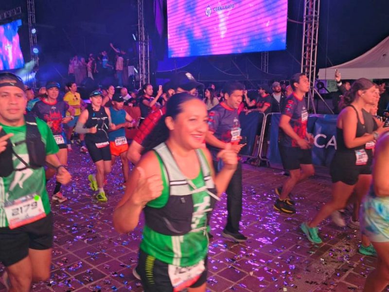 ¡León despierta de fiesta! Miles abarrotan las calles en el arranque del Maratón 2026