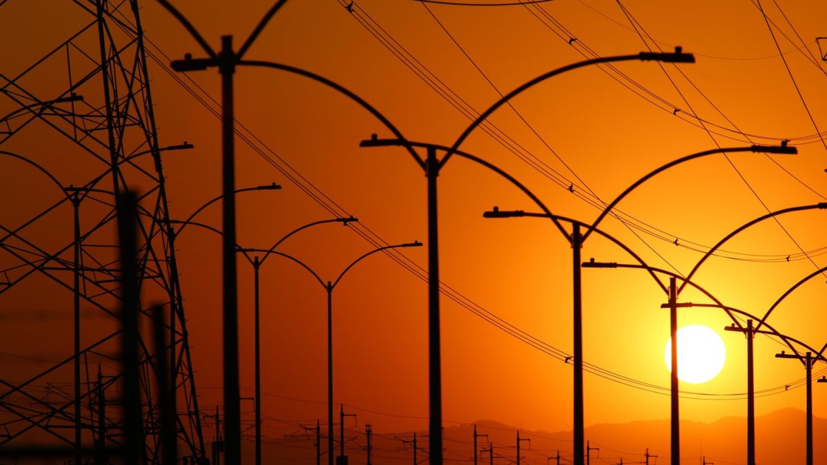 Frenan 4 proyectos eléctricos de 800 millones de dólares por falta de permiso local