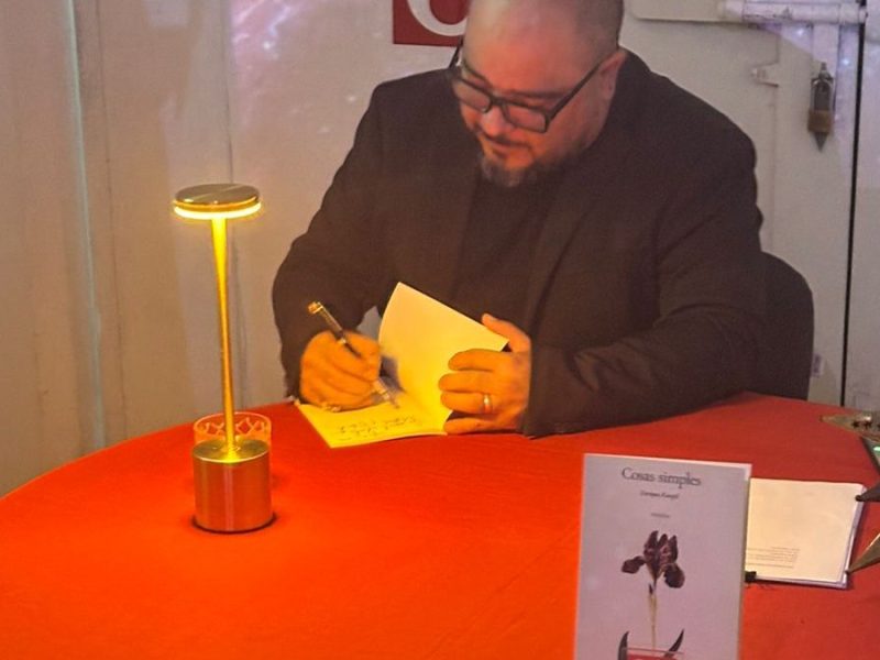 Enrique Rangel presenta en León su poemario ‘Cosas simples’ en la librería del FCE 