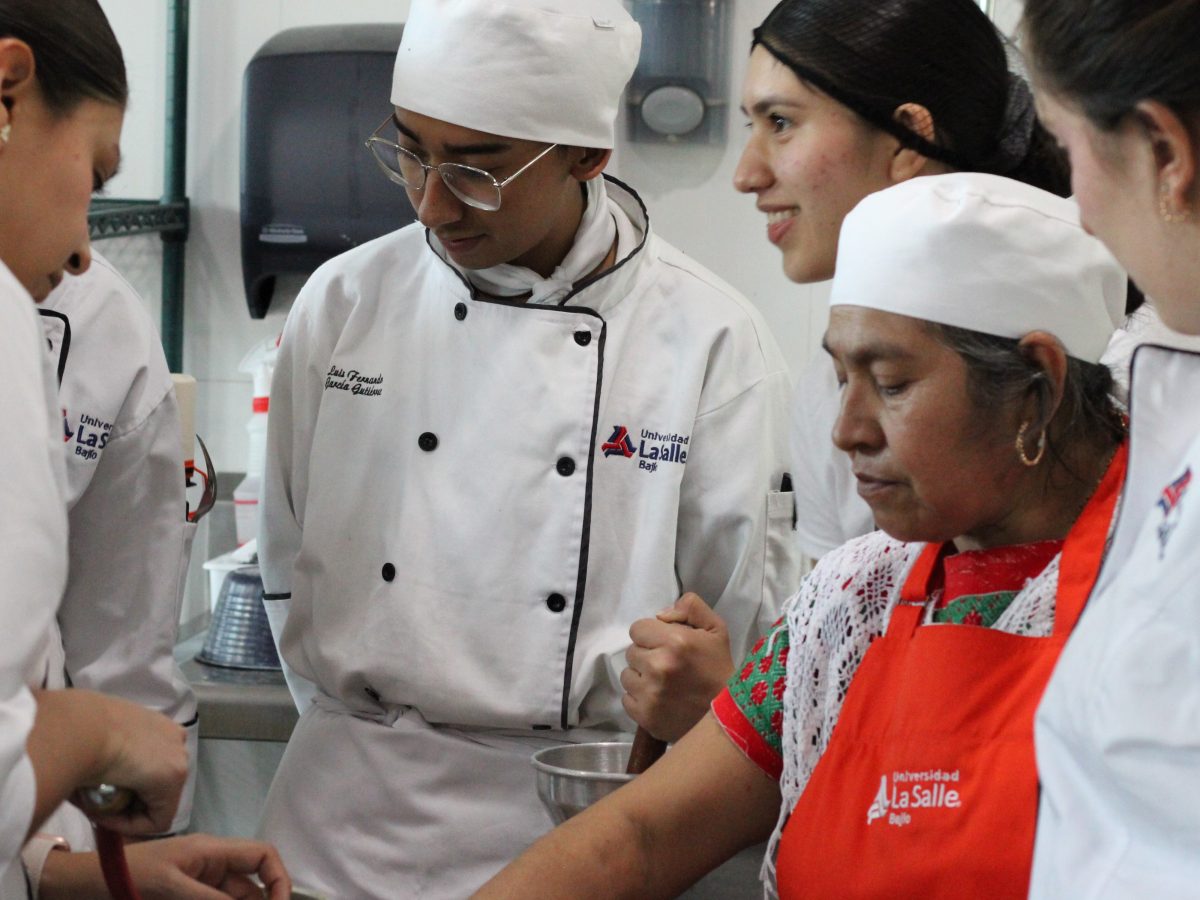 Entre Saberes y Sabores: Unen a cocineras  y estudiantes de La Salle Bajío