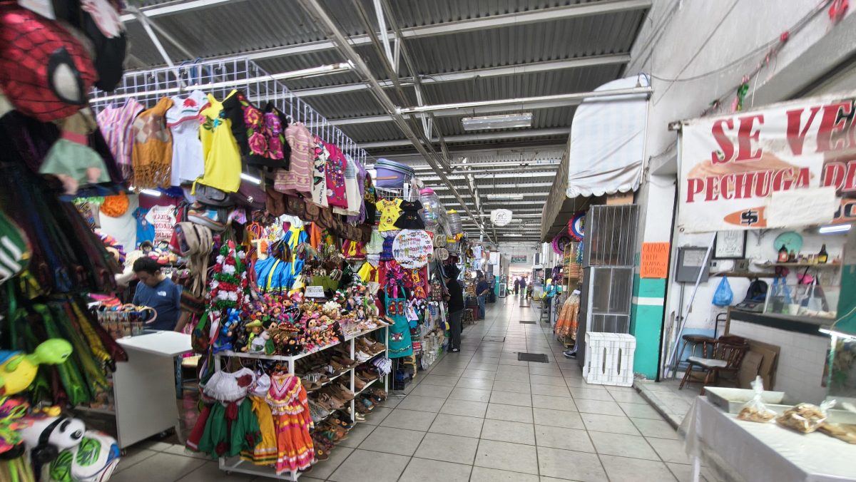 Exigen seguridad en Mercado Hidalgo de Moroleón ante amenazas a fruterías
