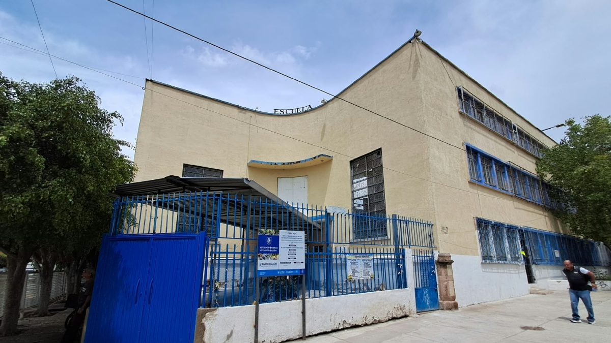 En la Escuela Primaria Martín Muñoz ubicada en la colonia Obregón se detectó un deterioro grave en su estructura. Los estudiantes no han regresado a clases.