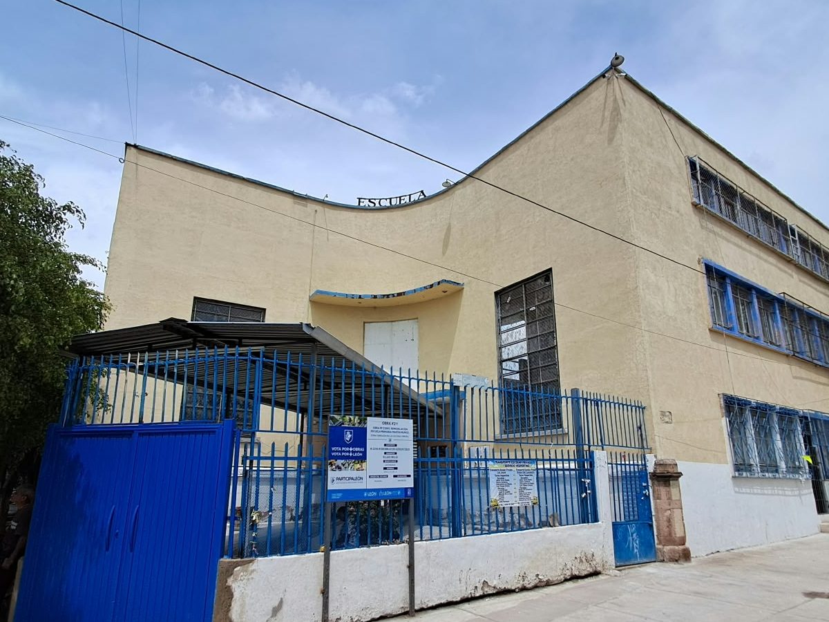 Primaria Martín Muñoz en León no abre por daño estructural; alumnos toman clases a distancia