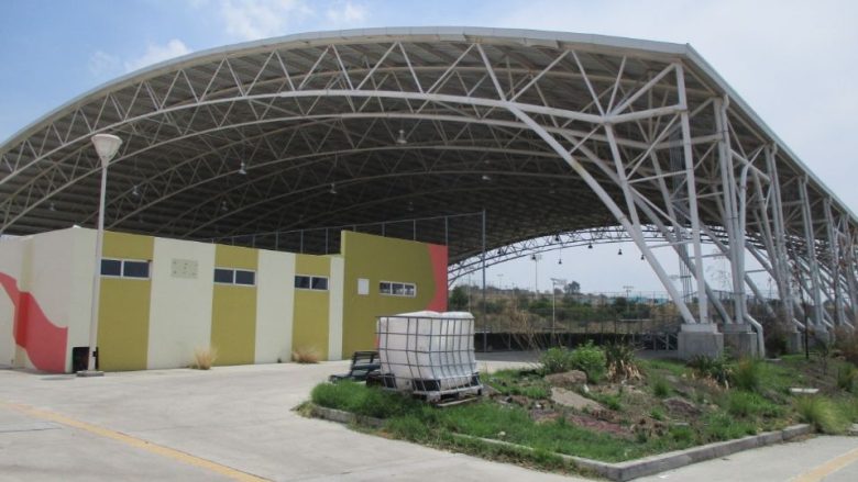 Acceso principal del Centro Paralímpico Nacional en Irapuato.
