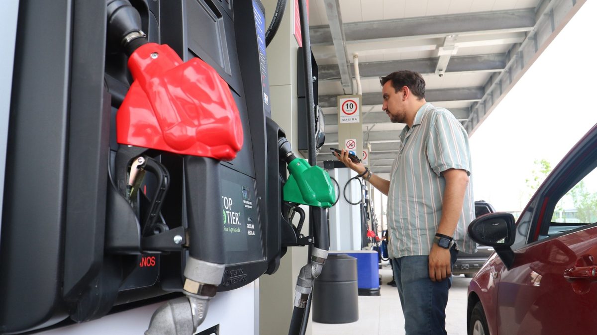 Frenan gasolinazo con golpe a Pemex.