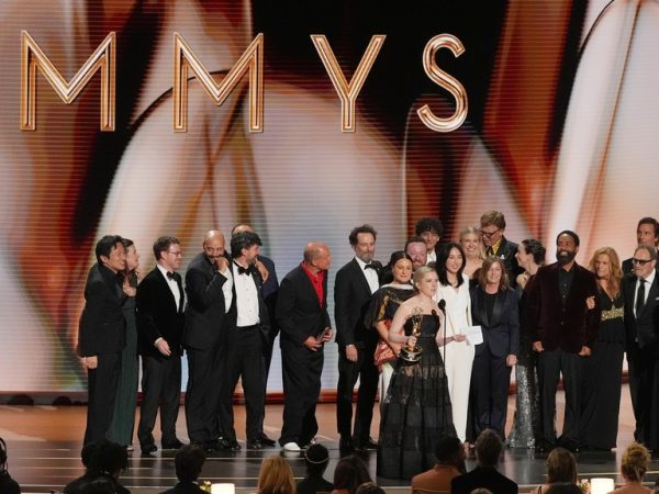 Ganadores de los Premios Emmy 2026: ‘Widow’s Bay’ arrasa y hace historia