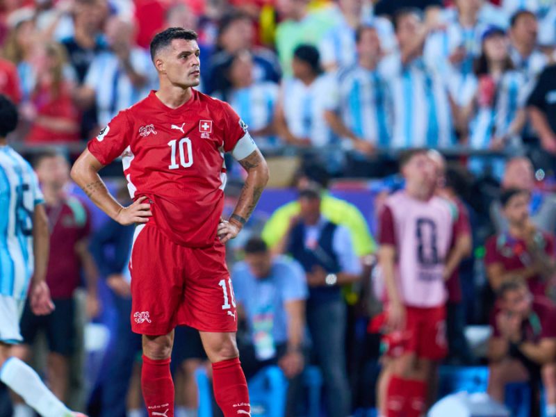Granit Xhaka acepta haber presentado falso certificado de vacunación contra COVID-19 y es baja de convocatoria