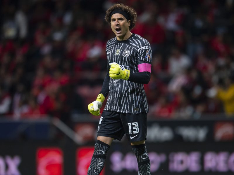 Mario ‘Mono’ Osuna revela cuánto ganaba Guillermo Ochoa en América