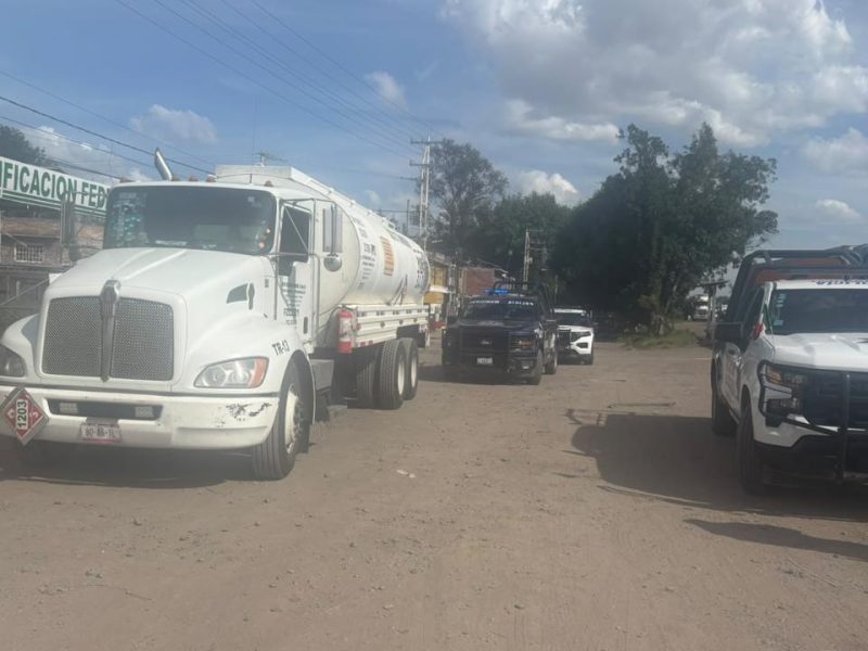 Lo agarran en la movida: Vendía gasolina de pipa de 20 mil litros en la Irapuato-Salamanca