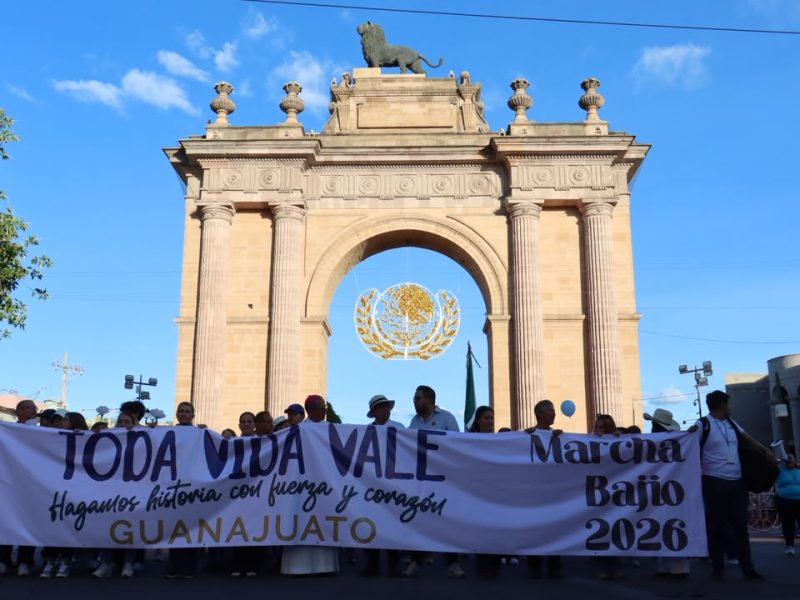 Marchan miles en León, Celaya e Irapuato contra el aborto