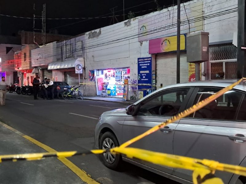 Irrumpen en negocio y asesinan a mujer a balazos en el Centro de Salamanca