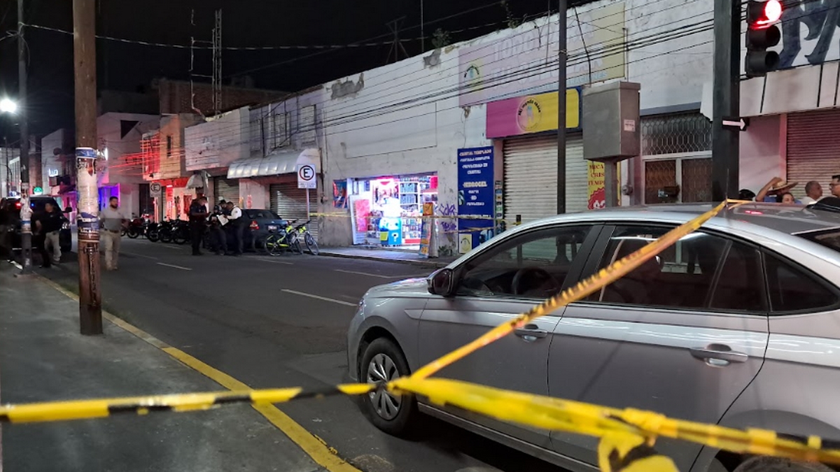 Irrumpen en negocio y matan a mujer en Salamanca