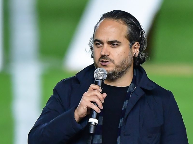 Captan a Jesús Martínez Murguía platicando con posibles compradores de Club León