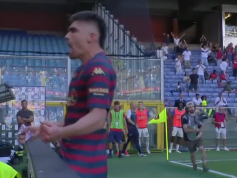 Johan Vásquez anota golazo y también es expulsado ante Frosinone