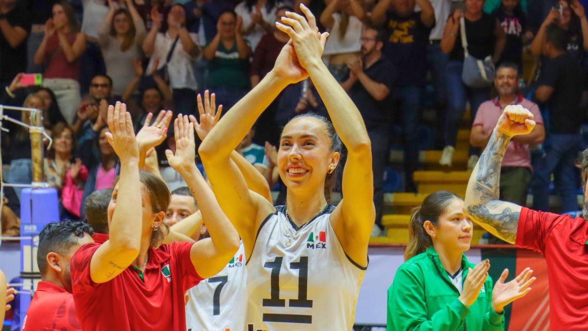 La Selección Mexicana celebra su victoria sobre Estados Unidos en el Domo de la Feria. Mary Ochoa.