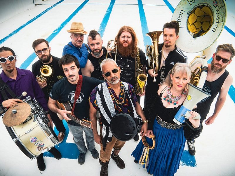 Lemon Bucket Orkestra promete sacudir el Festival Cervantino con su fusión musical 