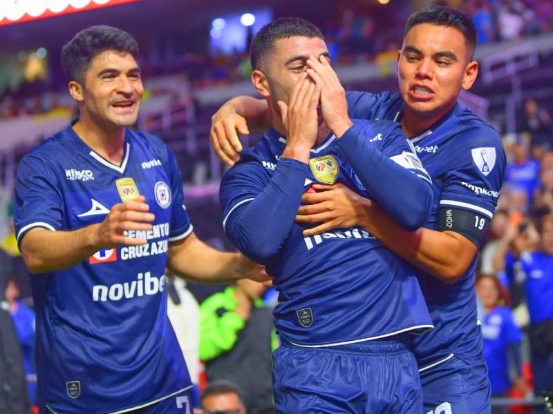 Cruz Azul humillaba al América, se le congeló la sangre y terminó pidiendo la hora